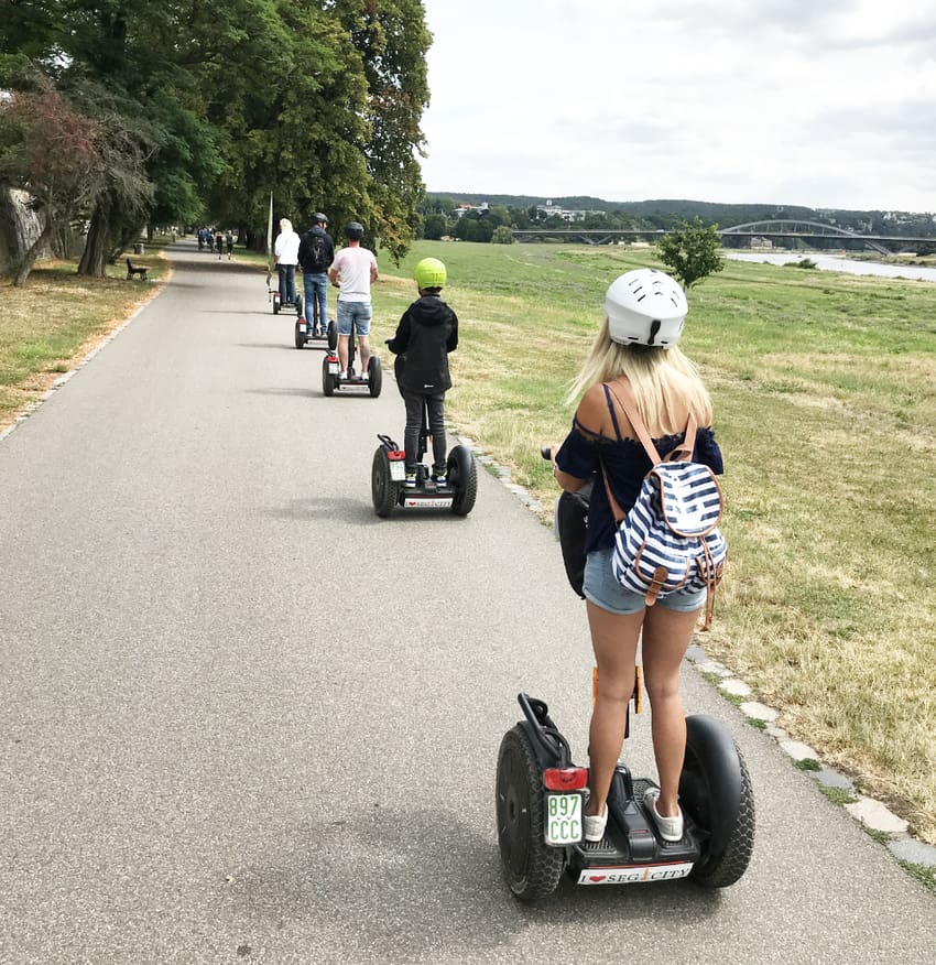 Familien Segway entlang der Elbe in Dresden