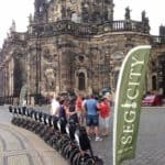 Segway vor der Kathedrale Dresden